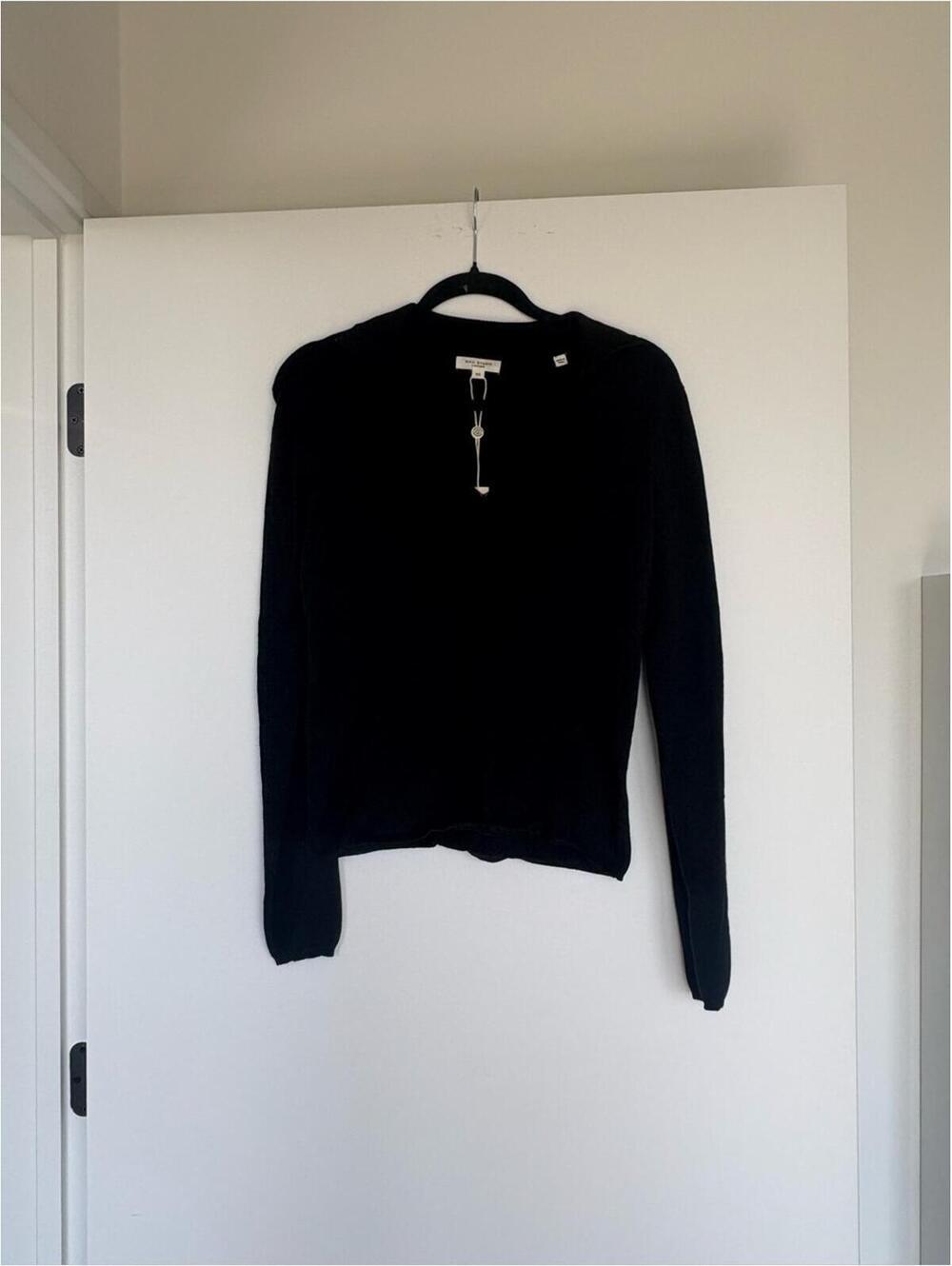 Max Studio Black V-Neck Knit Top